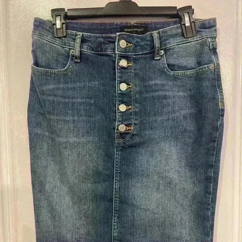 Banana Republic denim skirt